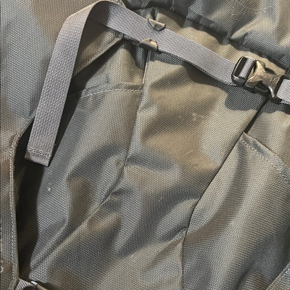 osprey 46 l porter backpack. Sojourn 46L (2026)-Moss Green vancouver, BC sporting goods Carry-Ons Color:TNF Black/TNF White NPF Osprey Sojourn Porter 46L